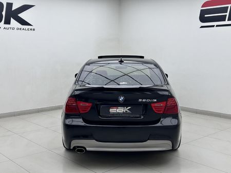 2011-BMW-3-Series-320i-Auto_4