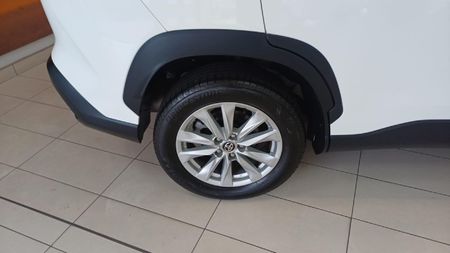 2024-Toyota-Corolla-Cross-18-XS_10