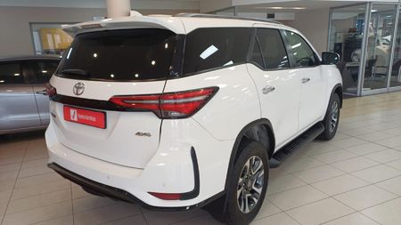 2024-Toyota-Fortuner-24-GD-6-4x4-Auto_2