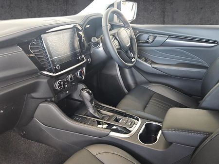2026-Isuzu-Mu-x-30D-LS-Auto_18