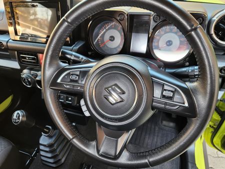 2019-Suzuki-Jimny-15-GLX_9