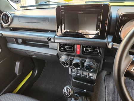 2019-Suzuki-Jimny-15-GLX_11