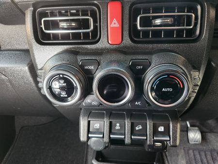 2019-Suzuki-Jimny-15-GLX_12