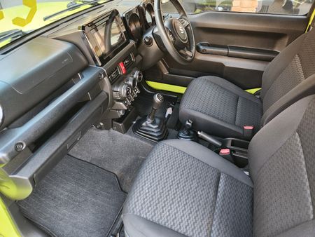 2019-Suzuki-Jimny-15-GLX_14