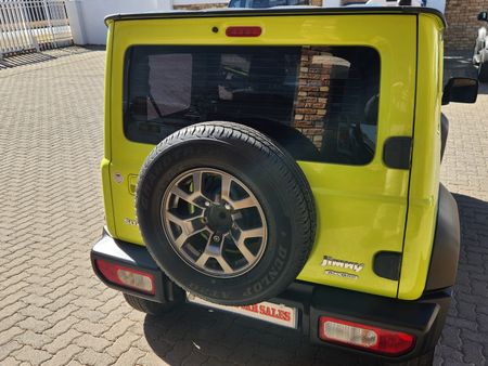2019-Suzuki-Jimny-15-GLX_7