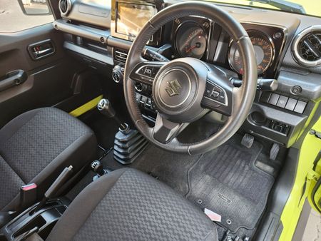 2019-Suzuki-Jimny-15-GLX_8