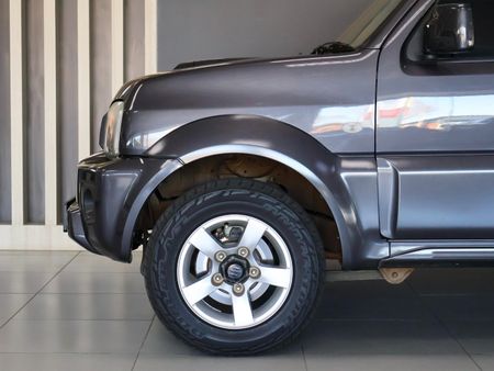 2013-Suzuki-Jimny-13_10
