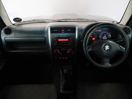 2013-Suzuki-Jimny-13_20