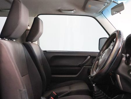 2013-Suzuki-Jimny-13_29