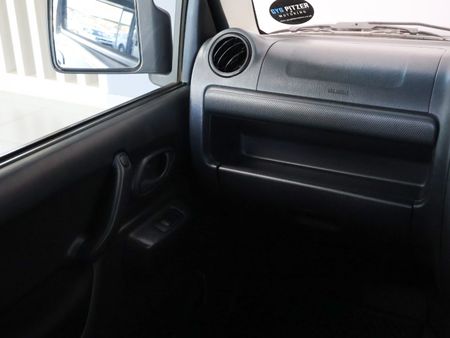 2013-Suzuki-Jimny-13_30