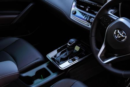 2026-Toyota-Corolla-Cross-18-XR_12
