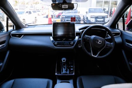 2026-Toyota-Corolla-Cross-18-XR_14