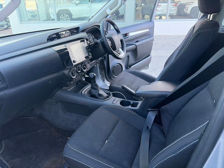 2025-Toyota-Hilux-24-GD-6-Raised-Body-Raider-Extended-Cab_6
