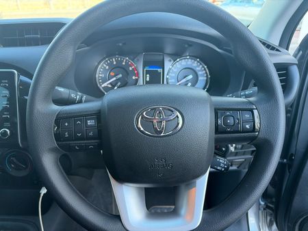 2025-Toyota-Hilux-24-GD-6-Raised-Body-Raider-Extended-Cab_8