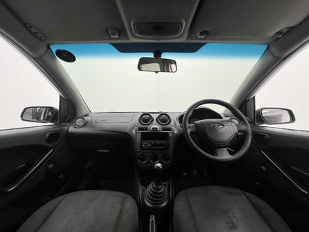 2011-Ford-Figo-14-TDCi-Ambiente_10
