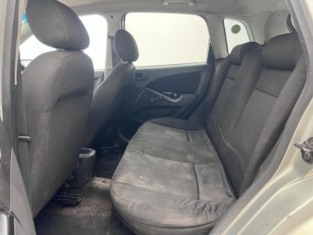 2011-Ford-Figo-14-TDCi-Ambiente_11