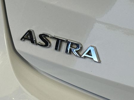 2016-Opel-Astra-10T-Essentia-5-dr_10