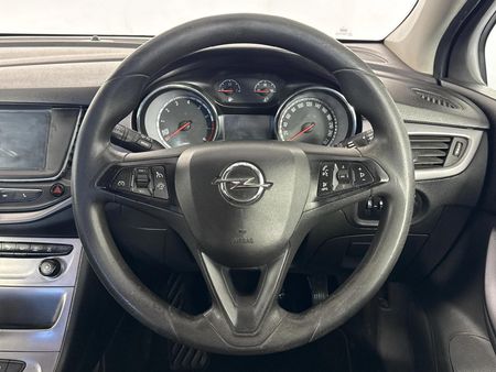 2016-Opel-Astra-10T-Essentia-5-dr_11