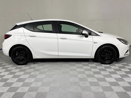 2016-Opel-Astra-10T-Essentia-5-dr_16