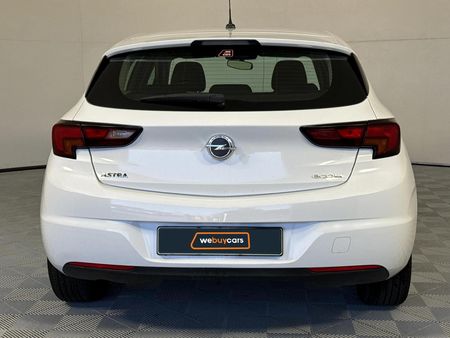 2016-Opel-Astra-10T-Essentia-5-dr_17