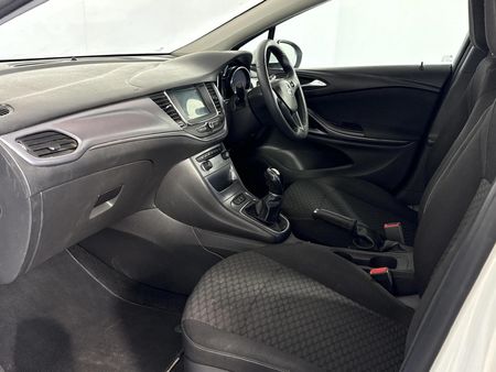 2016-Opel-Astra-10T-Essentia-5-dr_7