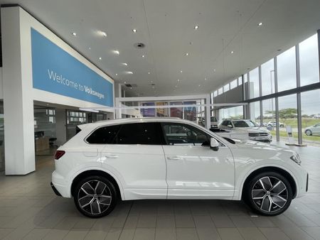 2026-Volkswagen-Touareg-V6-TDI-R-Line_1