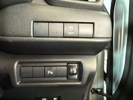 2025-Suzuki-Swift-12-GL-Auto_17