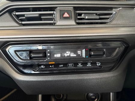 2025-Suzuki-Swift-12-GL-Auto_24