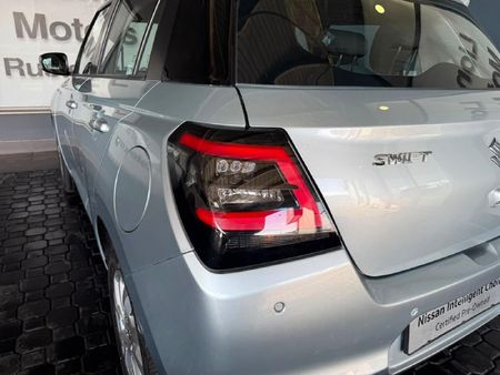 2025-Suzuki-Swift-12-GL-Auto_8