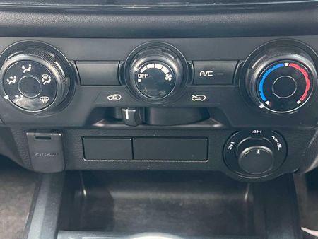 2024-Isuzu-D-Max-19-DDI-HR-L-4x4-Single-Cab_11