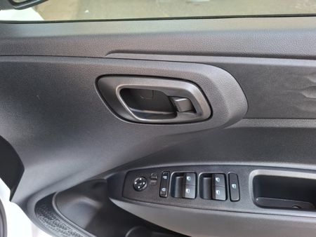 2024-Hyundai-Grand-i10-12-Fluid-Auto_11