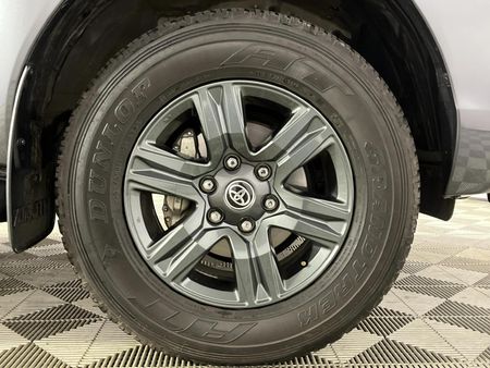 2025-Toyota-Hilux-24-GD-6-Raised-Body-Raider-Auto-Double-Cab_5