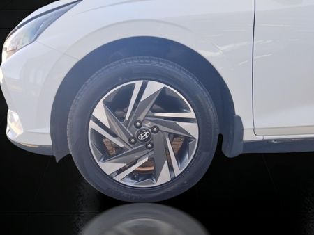 2022-Hyundai-i20-12-Fluid_16