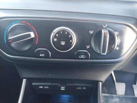 2022-Hyundai-i20-12-Fluid_21