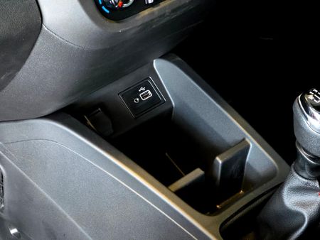 2026-Renault-Kwid-10-Techno_17