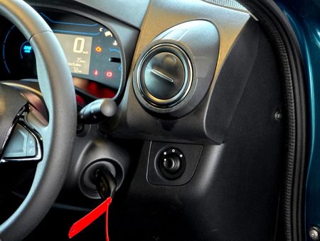 2026-Renault-Kwid-10-Techno_25