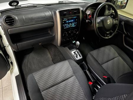 2017-Suzuki-Jimny-13-Auto_10