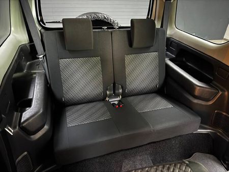 2017-Suzuki-Jimny-13-Auto_12