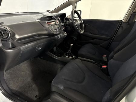 2012-Honda-Jazz-13-Comfort_8