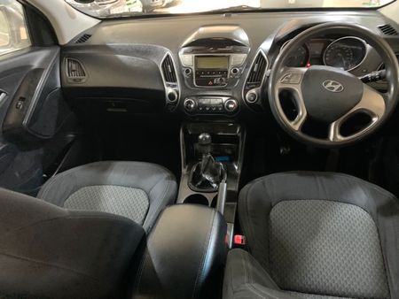 2012-Hyundai-ix35-20-GL-Premium_9