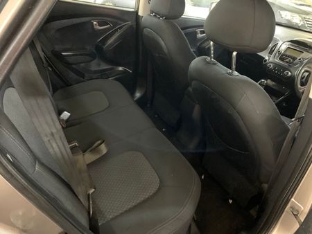 2012-Hyundai-ix35-20-GL-Premium_10