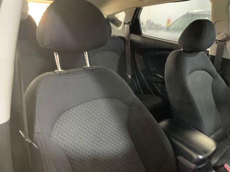 2012-Hyundai-ix35-20-GL-Premium_15