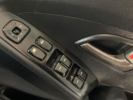 2012-Hyundai-ix35-20-GL-Premium_19