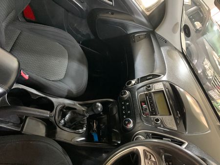 2012-Hyundai-ix35-20-GL-Premium_8