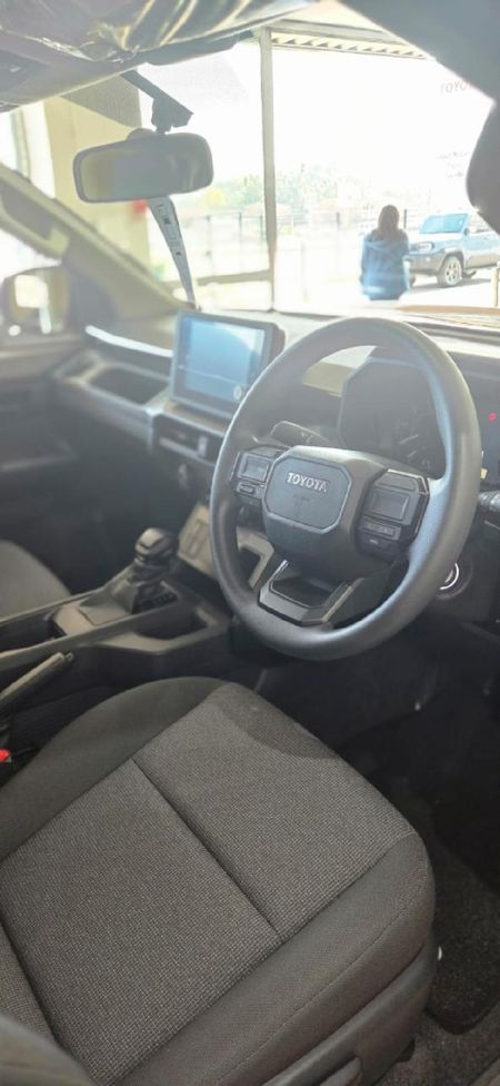 2026-Toyota-Hilux-28-GD-6-RB-SRX-Auto-Double-Cab_5