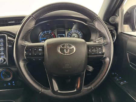 2021-Toyota-Hilux-28-GD-6-Raised-Body-Legend-4x4-Extended-Cab_11