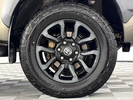 2021-Toyota-Hilux-28-GD-6-Raised-Body-Legend-4x4-Extended-Cab_4