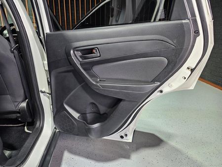 2022-Toyota-Urban-Cruiser-15-Xs_18