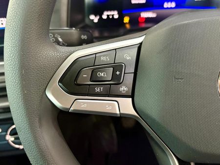 2024-Volkswagen-Polo-10-TSI_9