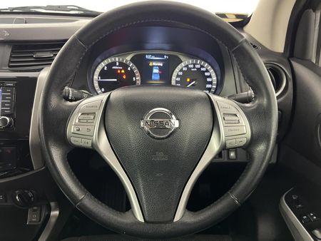 2017-Nissan-Navara-23D-LE-4x4-Auto-Double-Cab_10